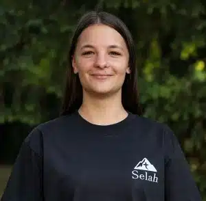 Dely Sára műkörömépítő